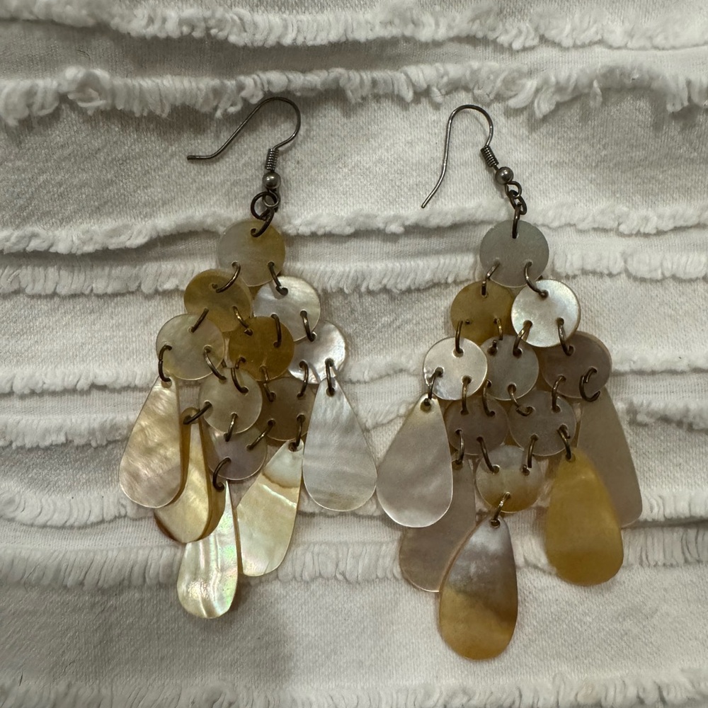 Elegant Shell Chandelier Earrings - Multicolor